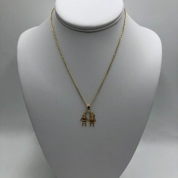 18K Gold Plated Women's Children Boy Girl Figure Hold Hands Necklace Family - Picture 3 of 12